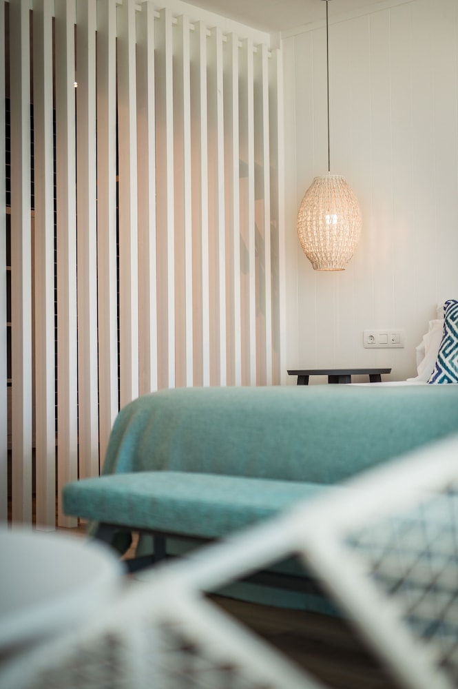 Premium Suite Mediterranea with Terrace Pool View (Spa Access) - Photo 3