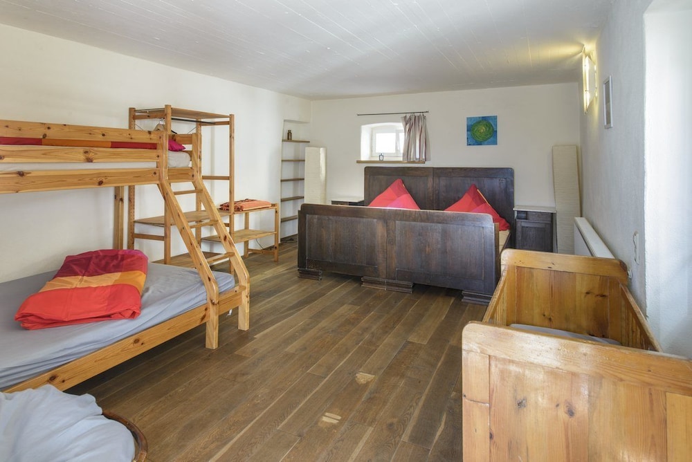 Apartment (Wildrose) photo 1