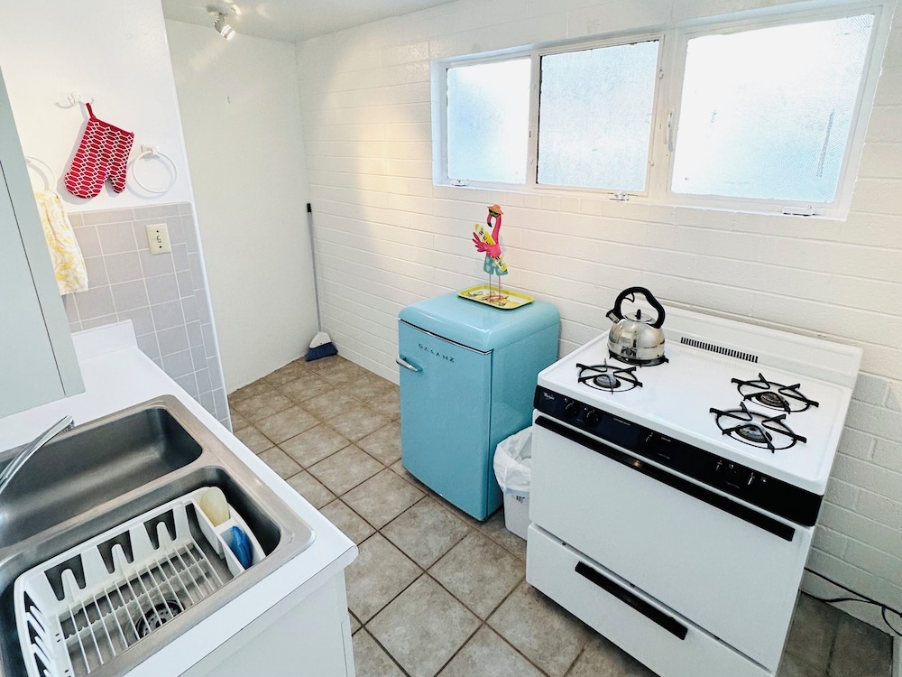 One Bedroom King Patio-Garden Bungalow Kitchen photo 2
