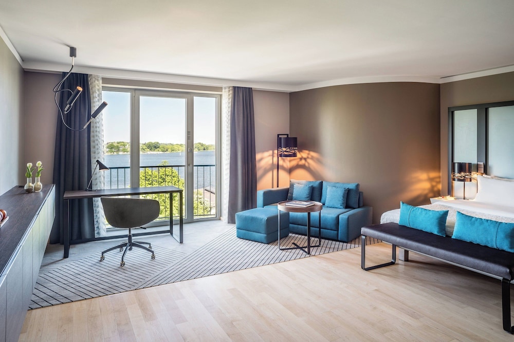 Junior Suite, 1 King Bed with Sofa bed