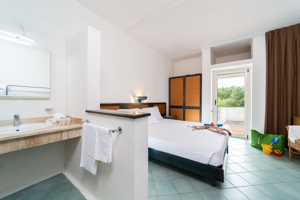 Superior Triple Room (2 adults + 1 child)