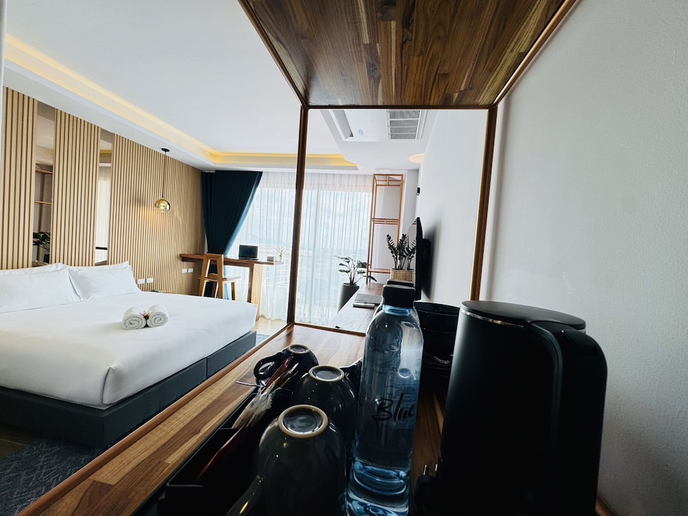 Premium Deluxe Double Room - Photo 14