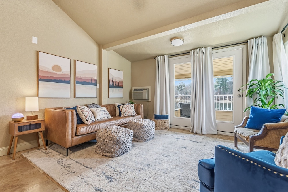 Condo, 2 Bedrooms