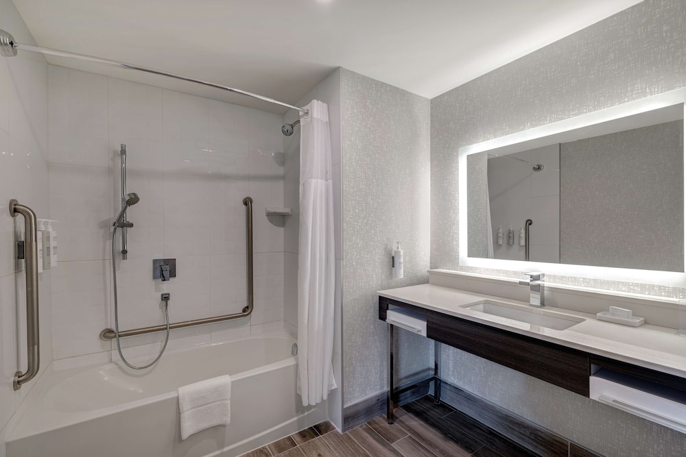 Studio, 2 Queen Beds, Accessible, Bathtub (Mobility & Hearing) - Photo 3