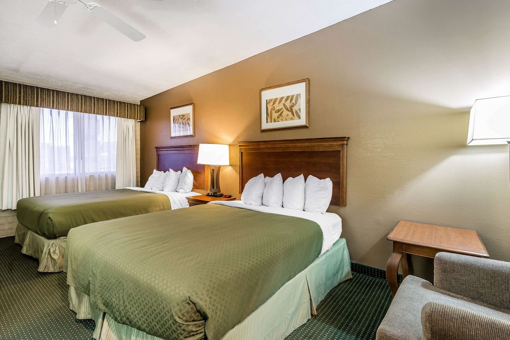 Standard Room, 2 Queen Beds, Non Smoking photo 3