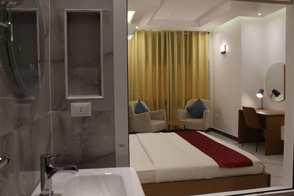 Standard Single Room, 1 Queen Bed