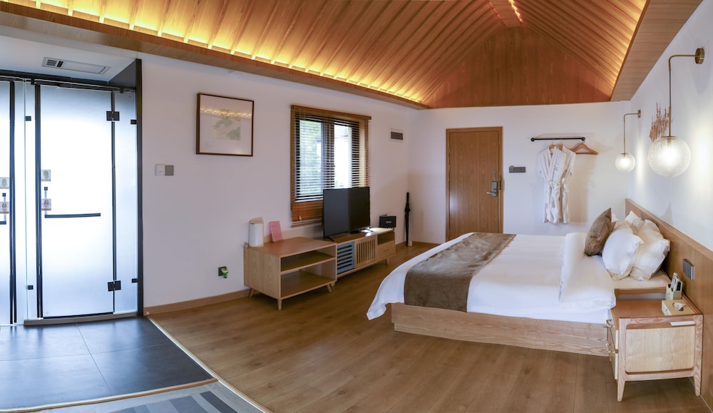 Deluxe Cabin photo 1