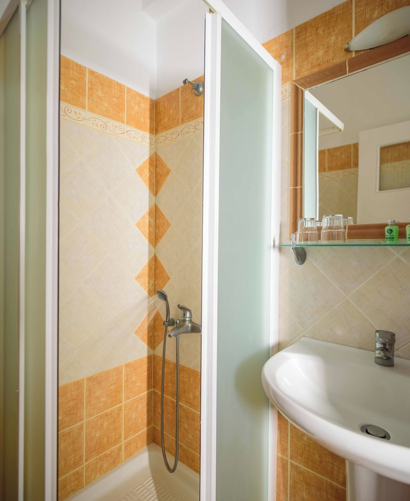 Economy Double Room - Photo 8