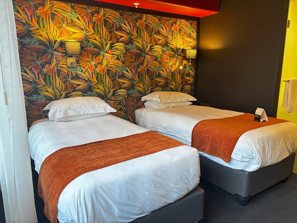 Standard Twin Room - Photo 4