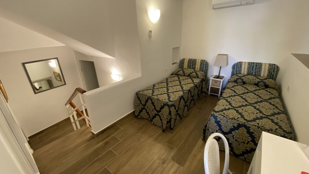 Comfort Room, Non Smoking - Photo 3