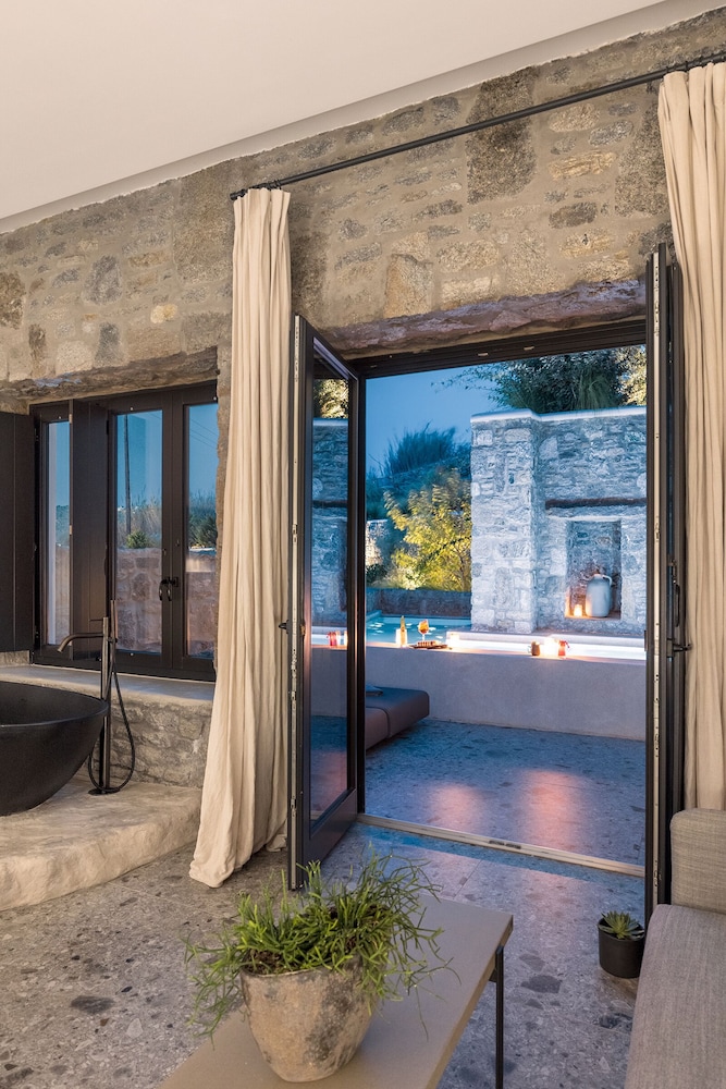 STONE Suite with Private Pool and Garden View - Photo 10