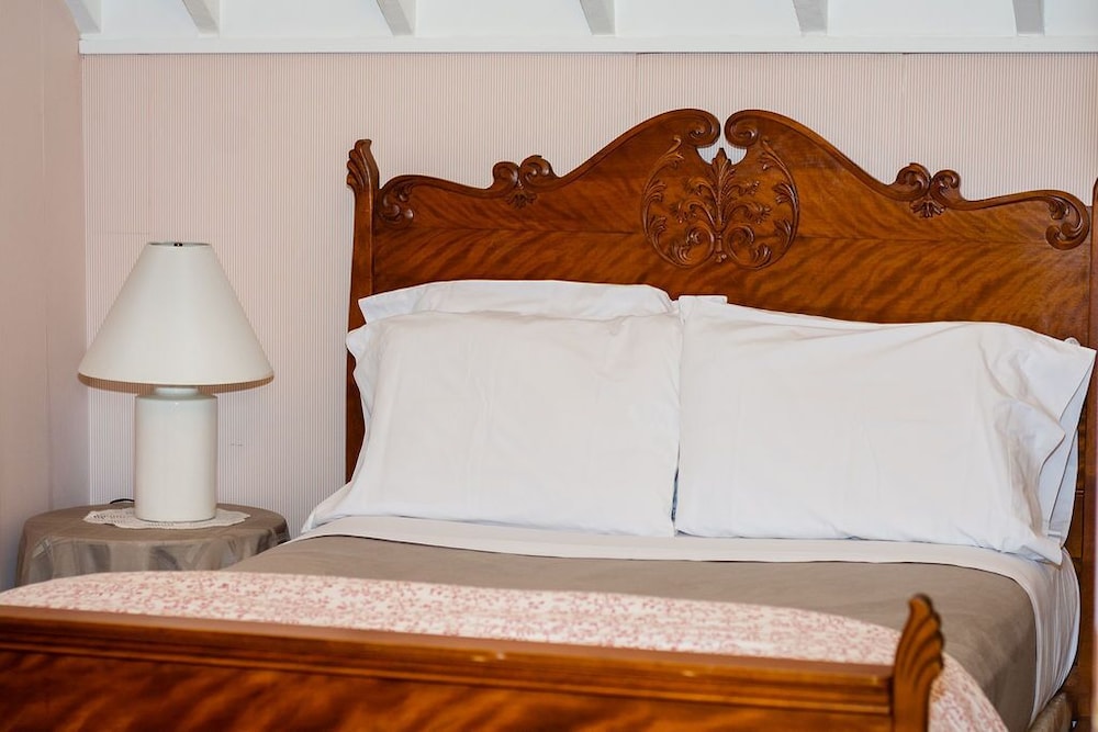 Deluxe Triple Room, Shared Bathroom (6. The Sea Pine) photo 1