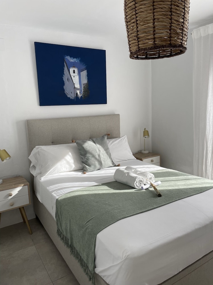Deluxe Double Room, Ensuite (Room 101 & 201) - Photo 2