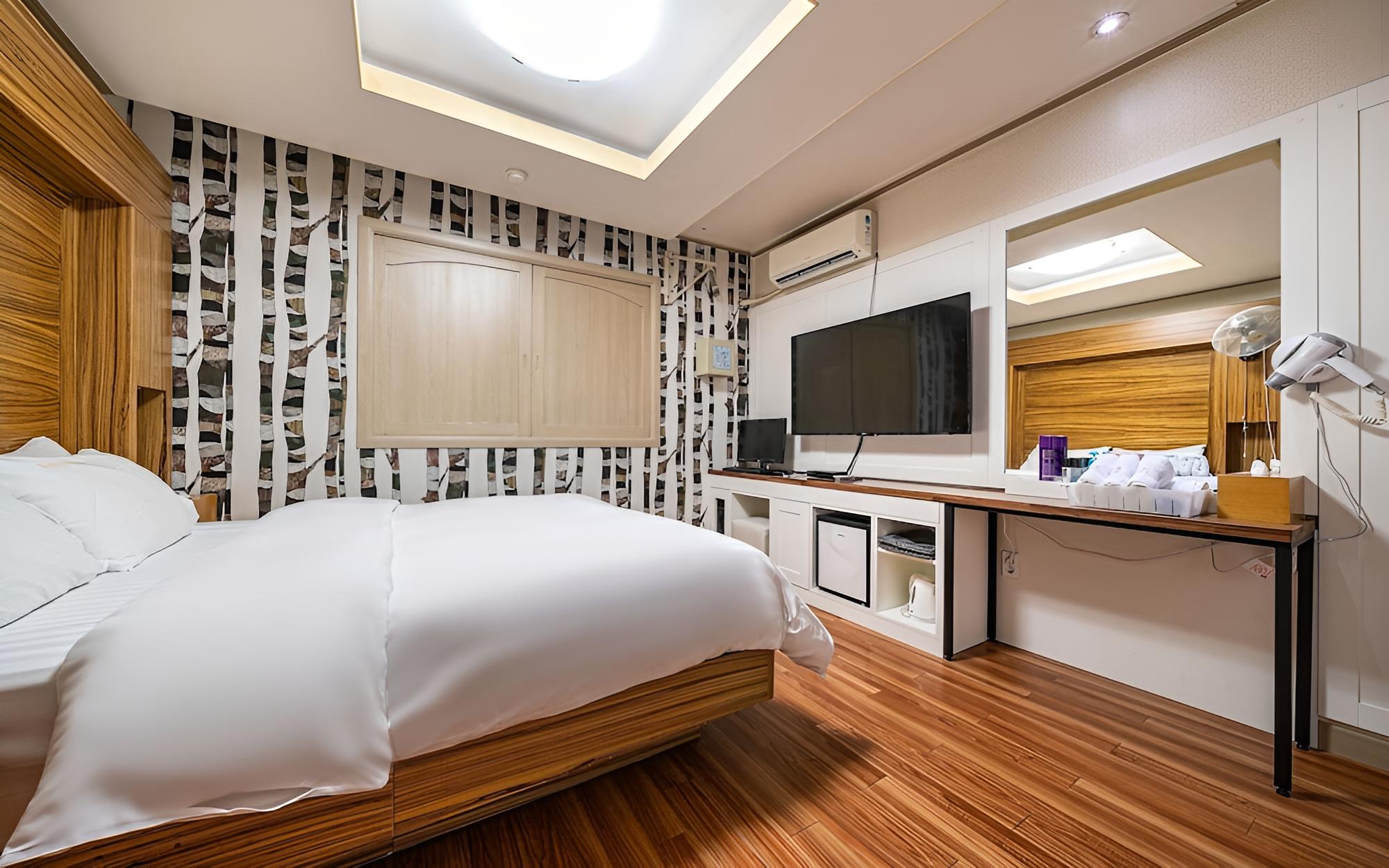 Room (Special Room) - Photo 9