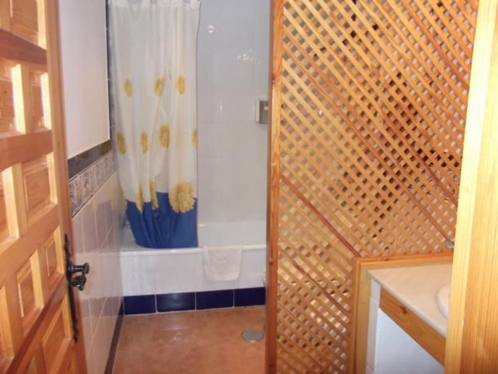 Cottage, Shared Bathroom (2) photo 2