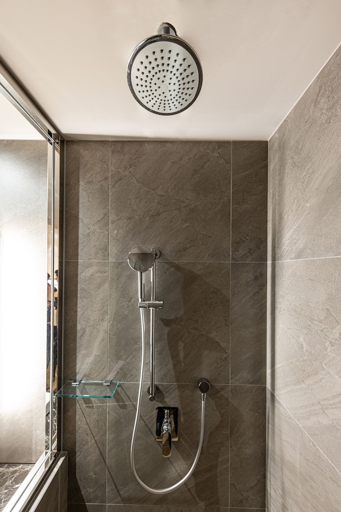 Shower Queen