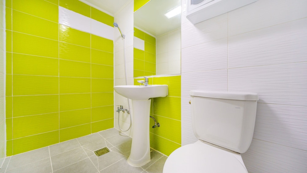 Basic Room, 1 Bedroom (Guembit(river view)) - Photo 9