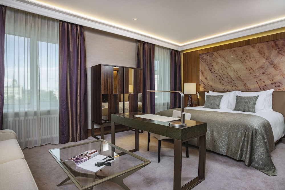 Deluxe Room, Courtyard View - Photo 1