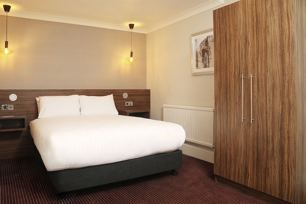 Standard Room, 1 King Bed photo 3