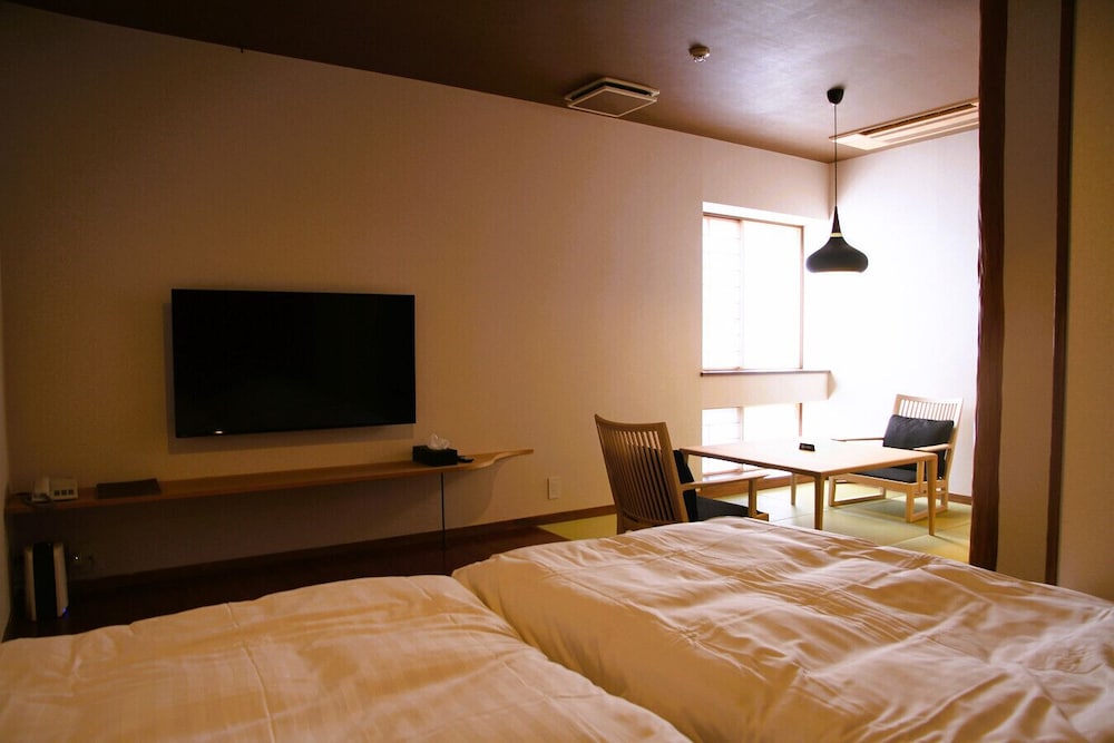 Twin Room - Photo 10