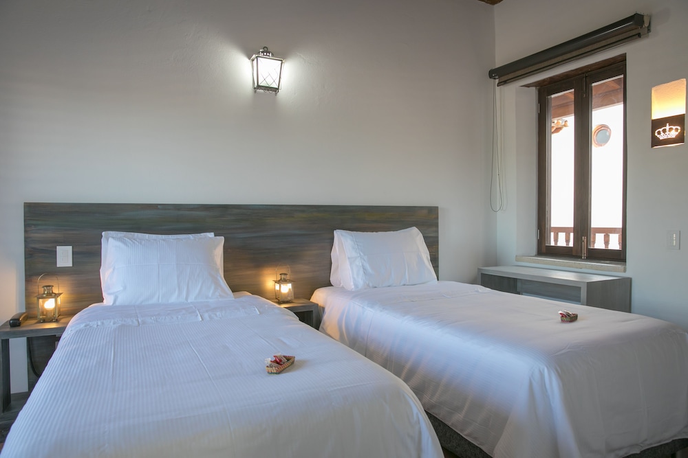 Superior Room, 1 King Bed photo 1