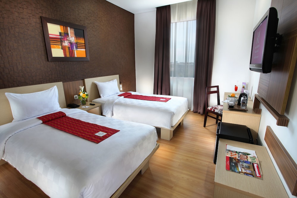 Deluxe Room, 1 King Bed photo 1