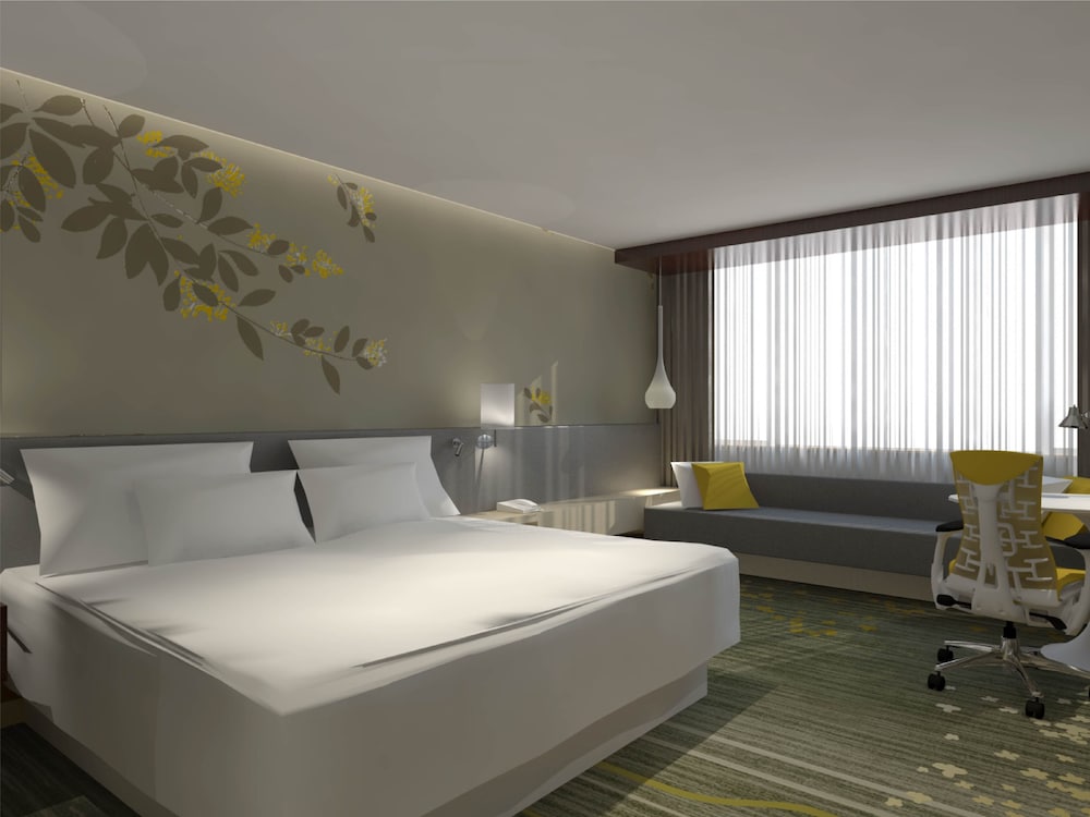 Room, 1 King Bed, City View (High Floor) photo 2