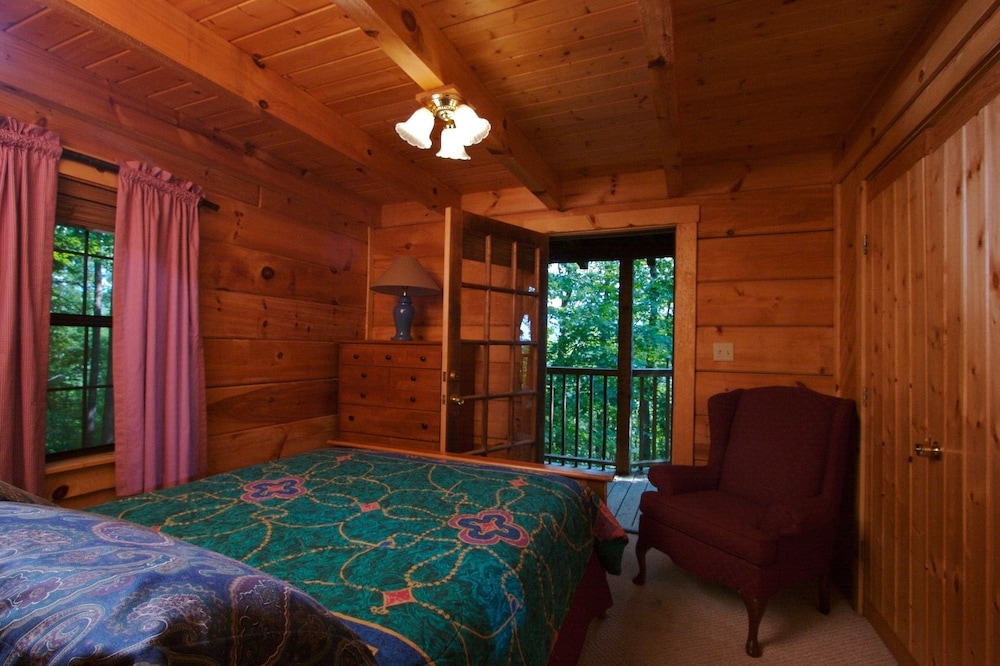 Mtn Laurel Family Cabin photo 3