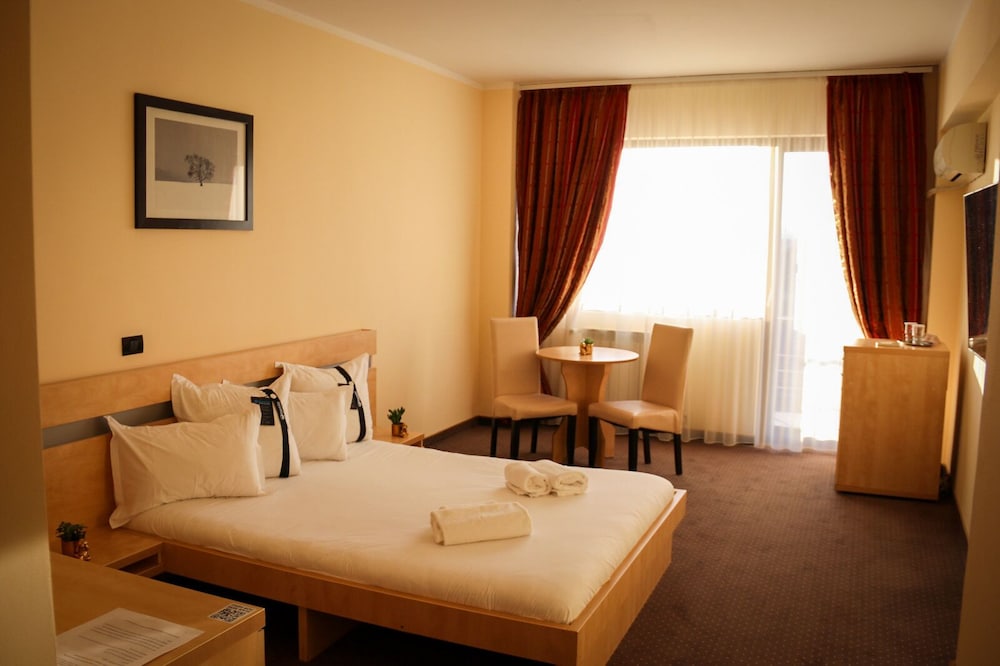 City Double Room, 1 Queen Bed, Balcony, City View photo 1