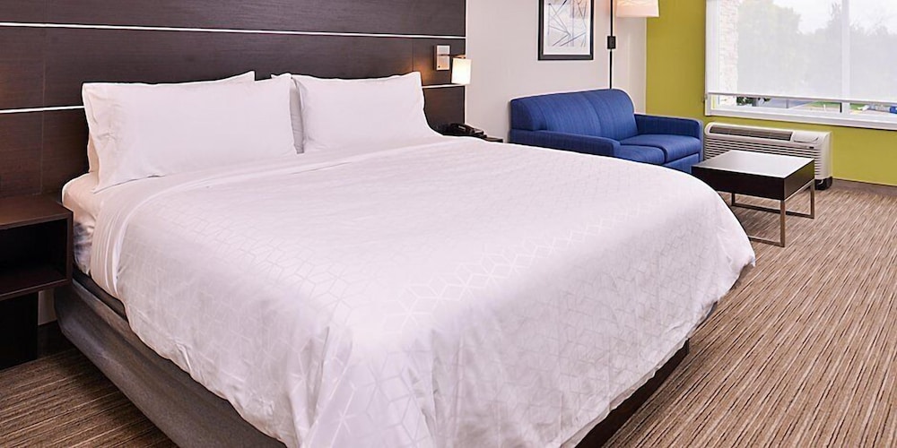 Suite, 1 King Bed, Accessible (Communication) - Photo 3