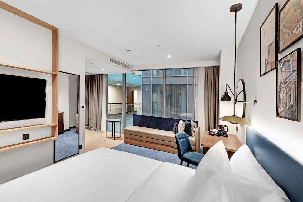 Family Room, 1 King Bed with Sofa bed (Atrium View) - Photo 5