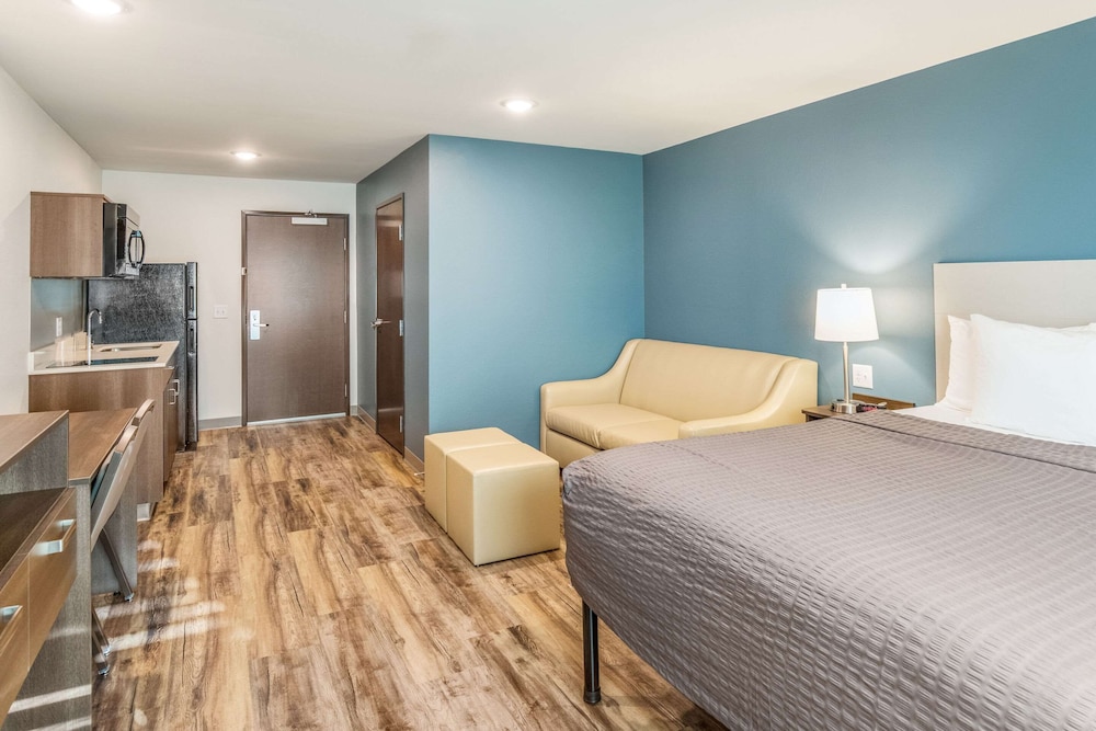 Standard Room, 1 King Bed with Sofa bed, Non Smoking - Photo 1