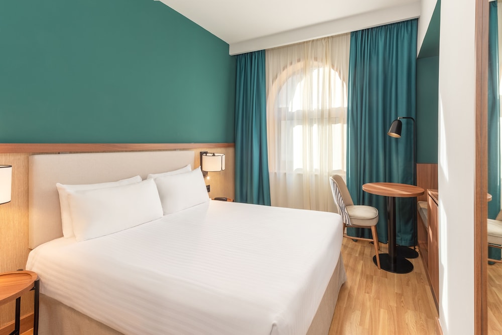 Standard Room, 1 Queen Bed - Photo 1