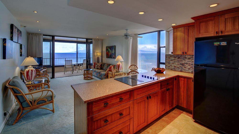Basic Room, 1 Bedroom, Lanai, Oceanfront (Corner, Specific Unit May Vary) photo 3
