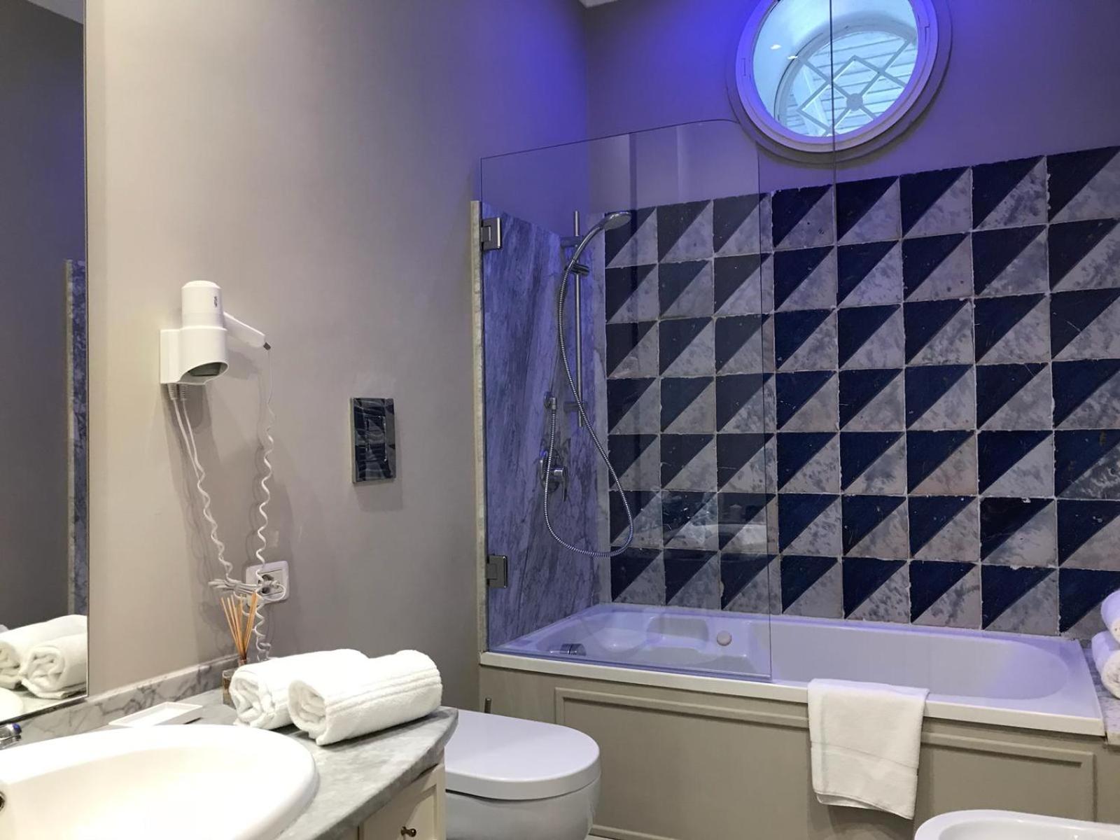 Deluxe Room - Photo 7