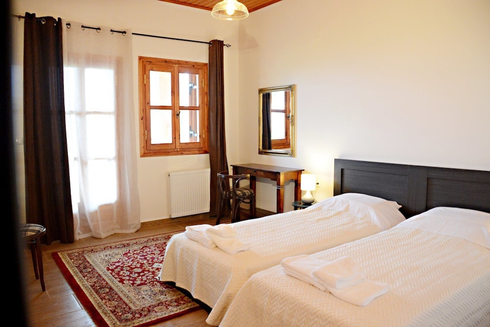 Deluxe Double Or Twin Room, Mountain View photo 2