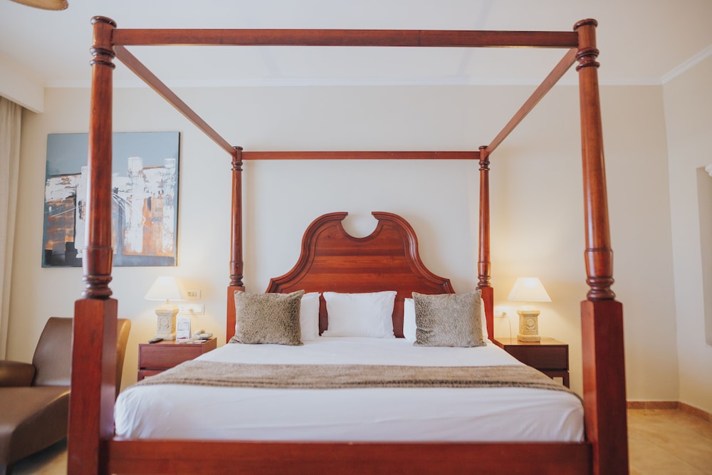 Suite, 1 Bedroom (with Indoor Hot Tub) — the resort's own picture — photo supplied by the resort