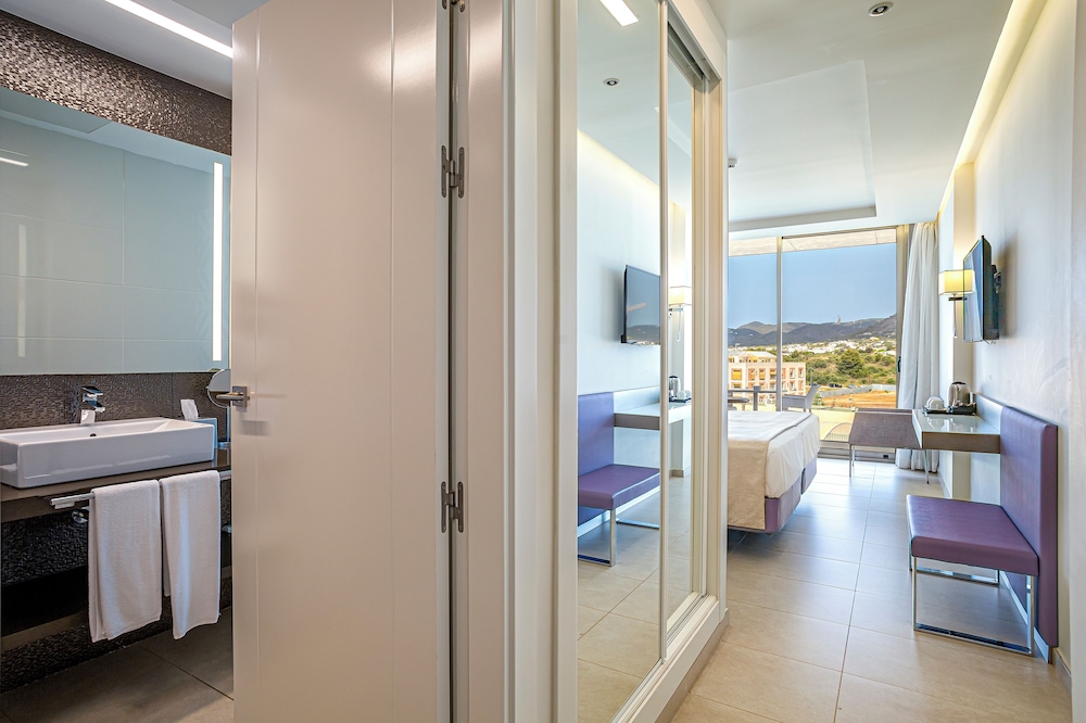 City Double Room, City View - Photo 4