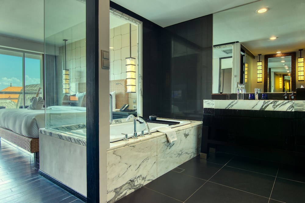 Family Suite, 2 Bedrooms, Balcony, Pool View photo 2