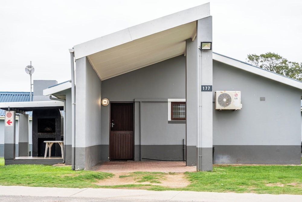 6 Sleeper Beach House (3 bedrooms) (32) photo 2