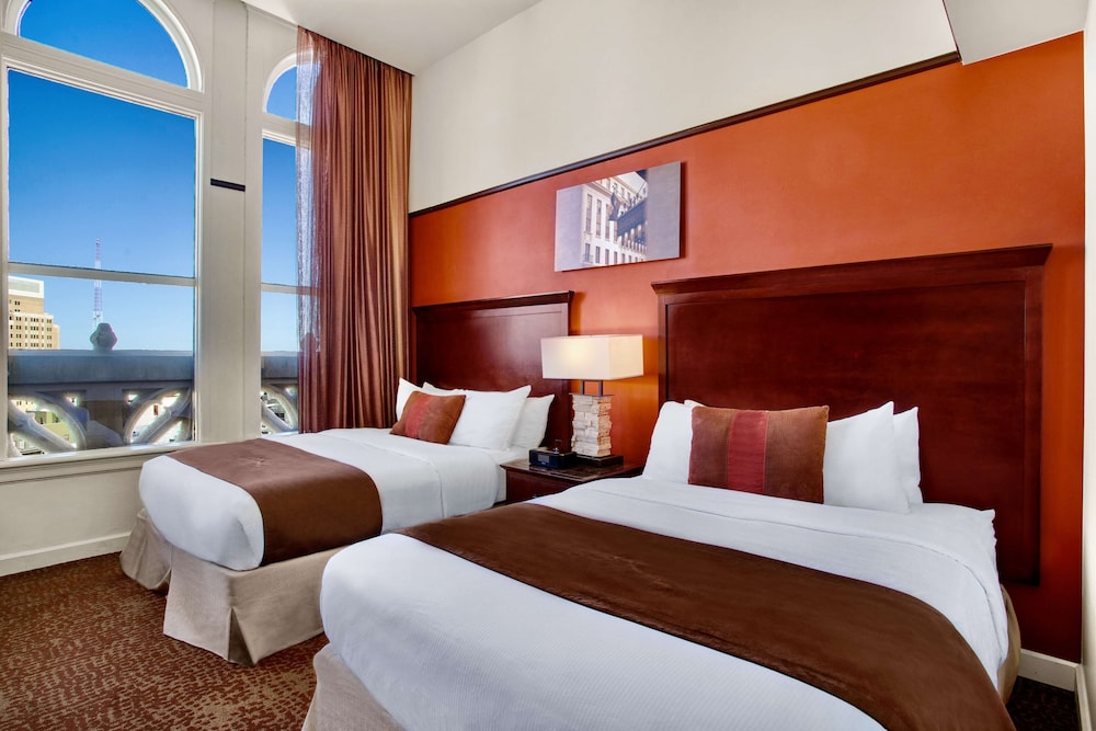 Room, 2 Queen Beds, Non Smoking - Photo 17