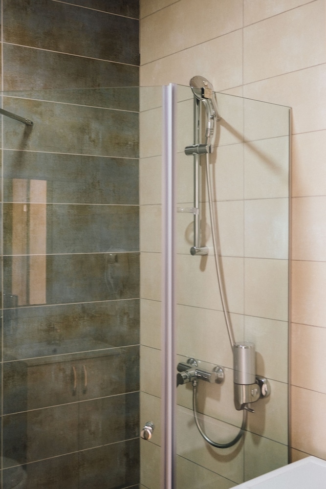 Premium Suite - Photo 23