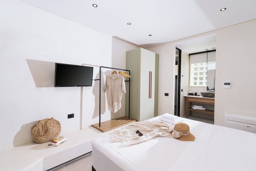 Deluxe Triple Room photo 3