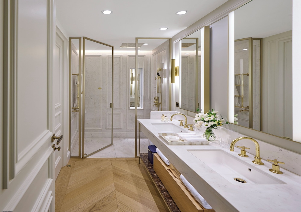 Suite (Ritz) thumbnail 6