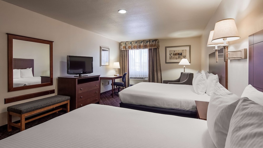 Standard Room, 2 Queen Beds, Non Smoking, Refrigerator & Microwave photo 3