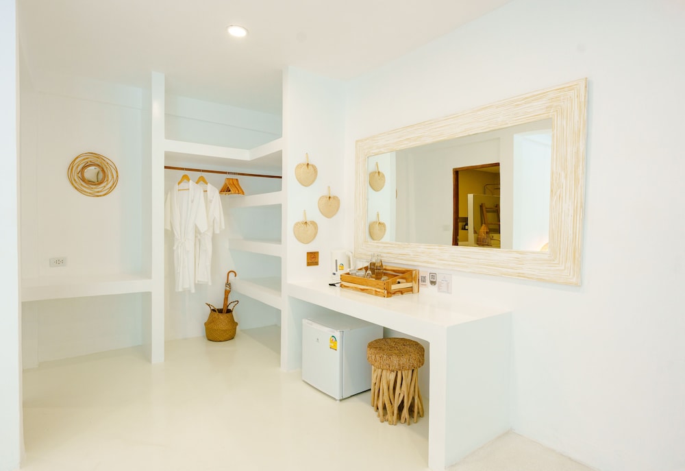 Luxury Villa, 1 Bedroom, Bathtub - Photo 13