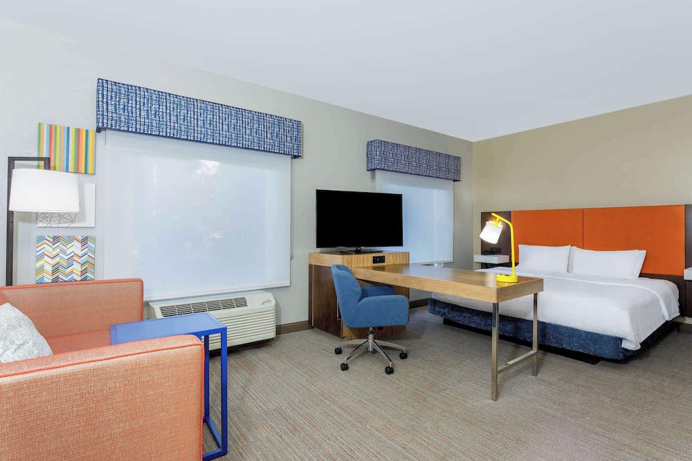 Studio, 1 King Bed, Hearing Accessible, Non-Smoking - Photo 4