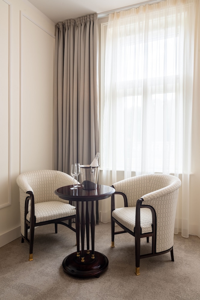 Superior Double Room (#5 - King) photo 2