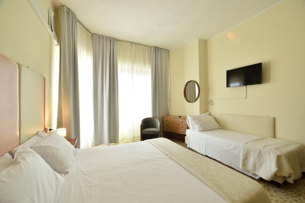 Classic Triple Room photo 3