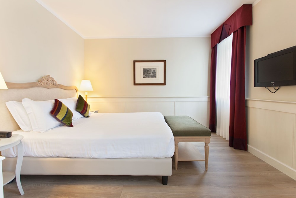 Deluxe Double Room Single Use photo 3